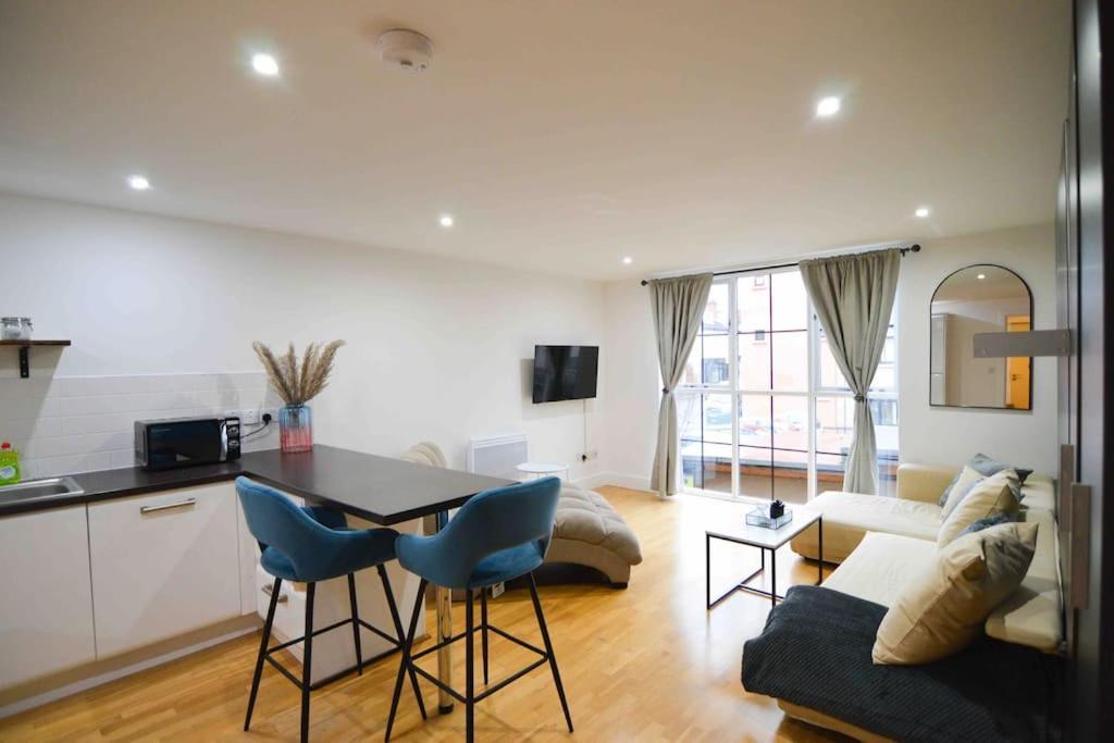 Cosy, Centrally Located Studio With Gated Parking! Loughborough Exterior foto